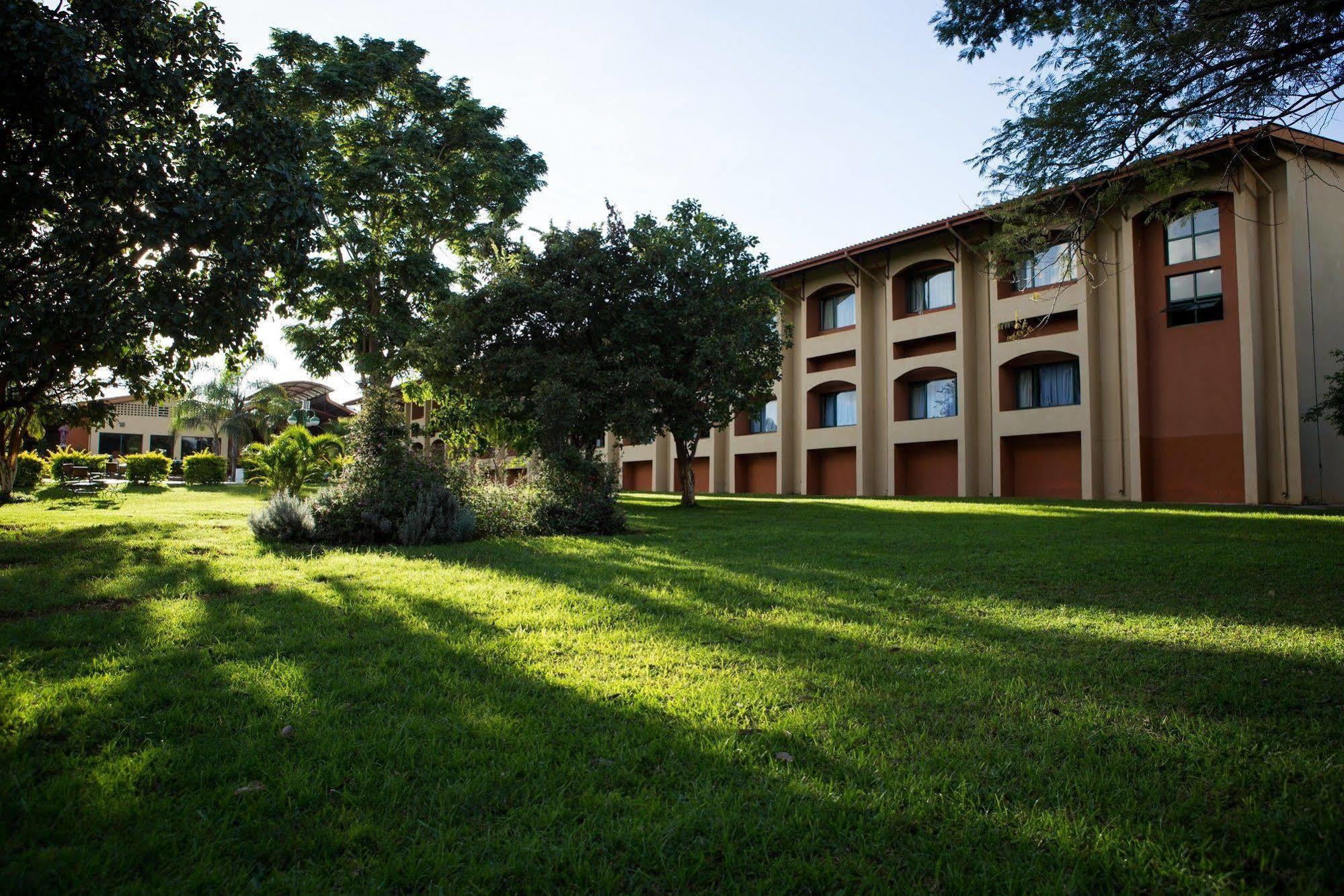 M'Kango Golfview Hotel Lusaka Exterior foto