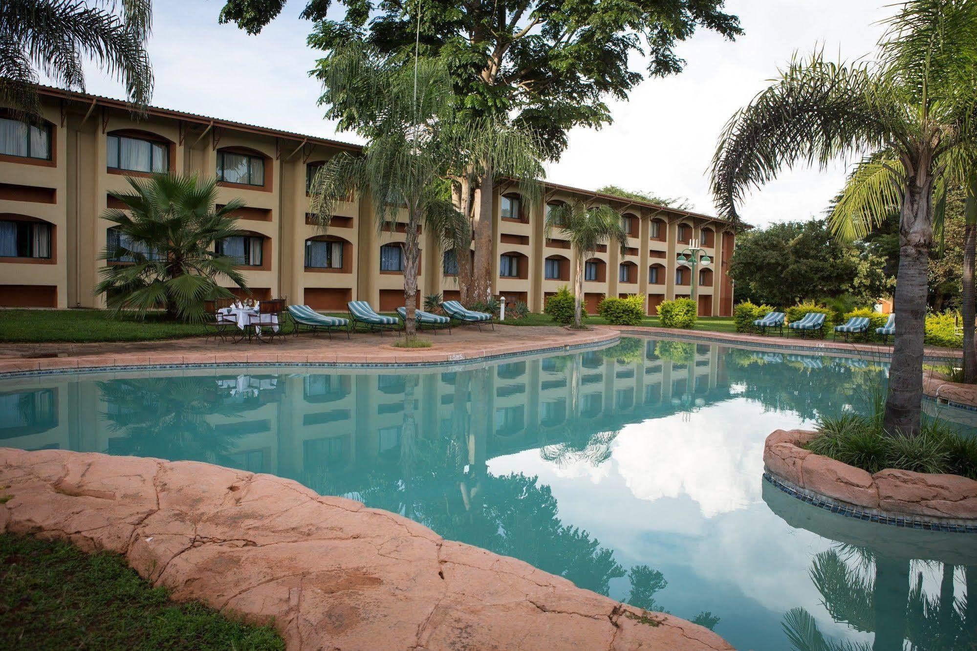 M'Kango Golfview Hotel Lusaka Exterior foto